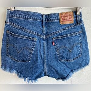 Levi 501 women’s medium wash button up high waisted shorts